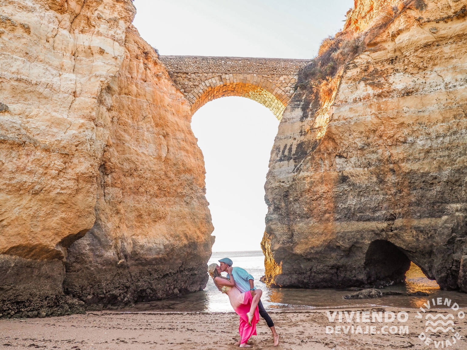 Amanecer en praia dos Estudantes, Lagos