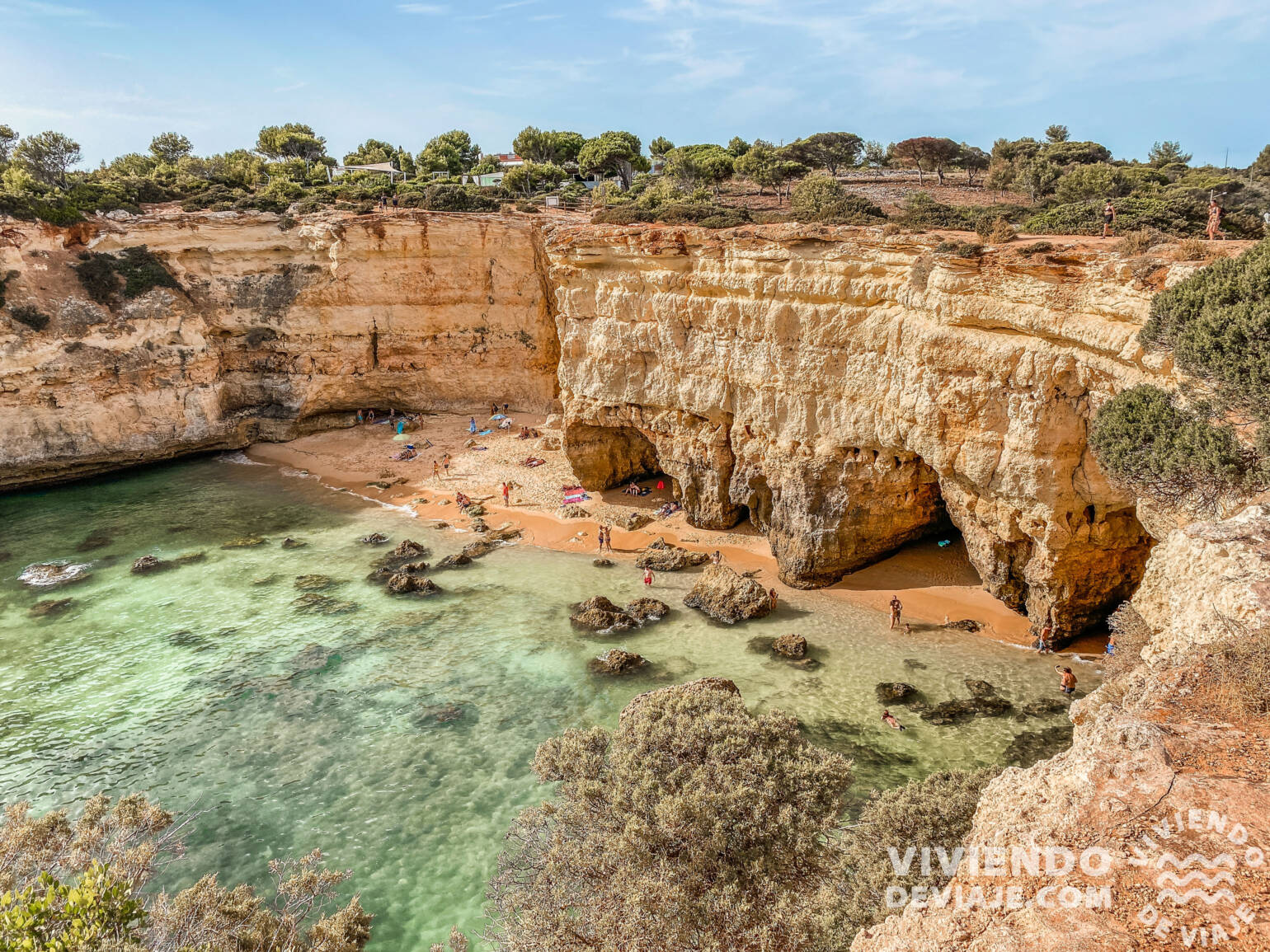 Praia da Estaquinha, al lado de Praia de Albandeira