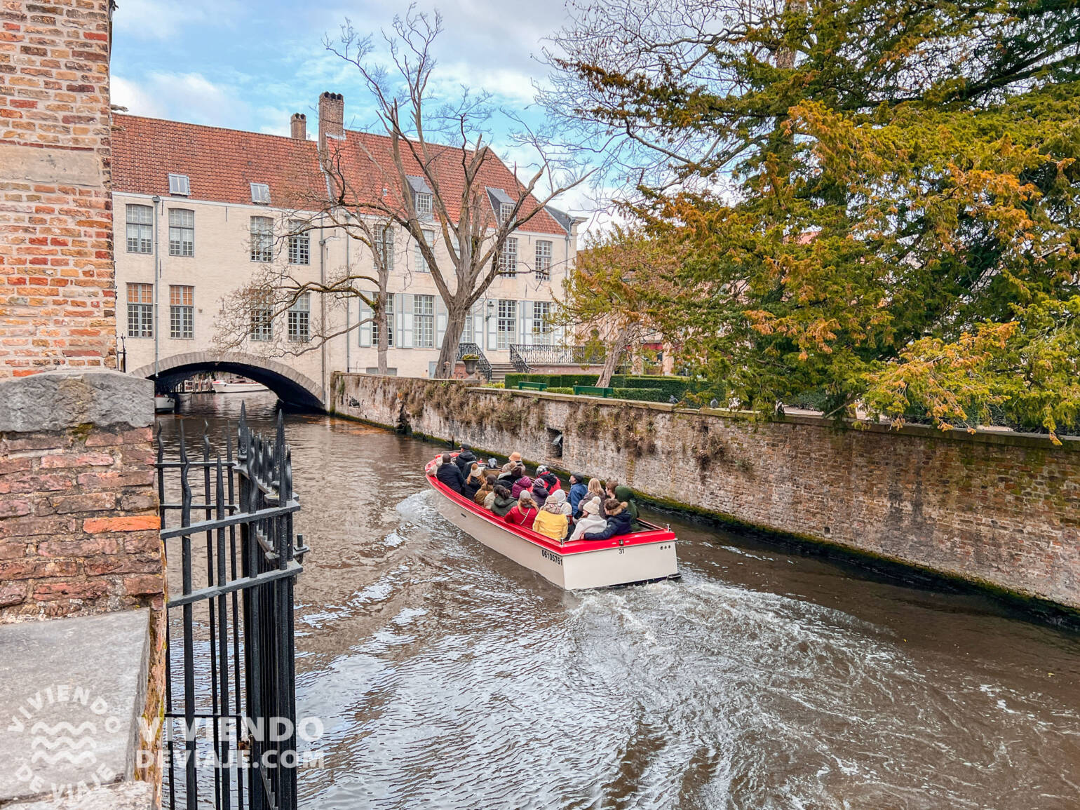 Pasear por los canales | Brujas en Navidad