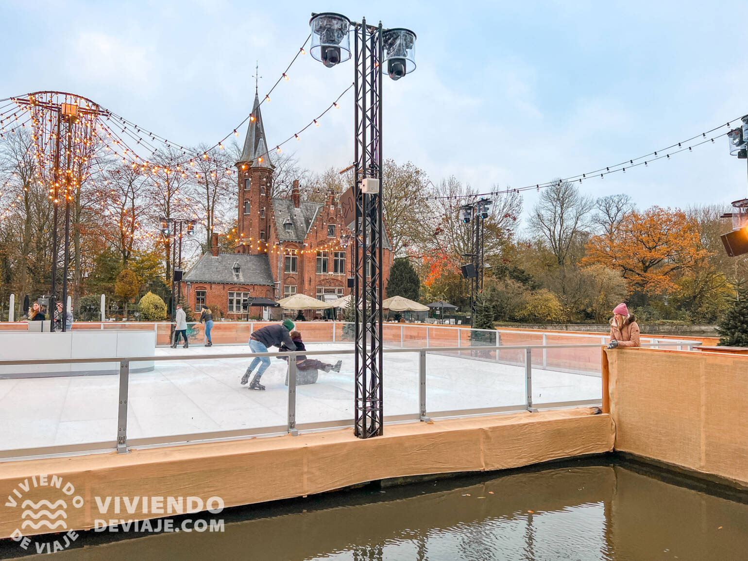 Pista de patinaje sobre el lago del Amor