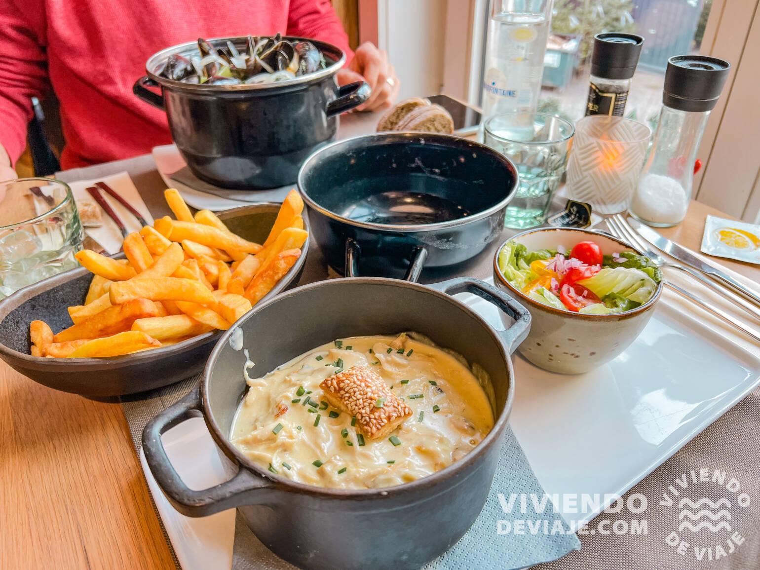 Restaurante Poules Moules con vistas a la plaza Simon Stevinplein