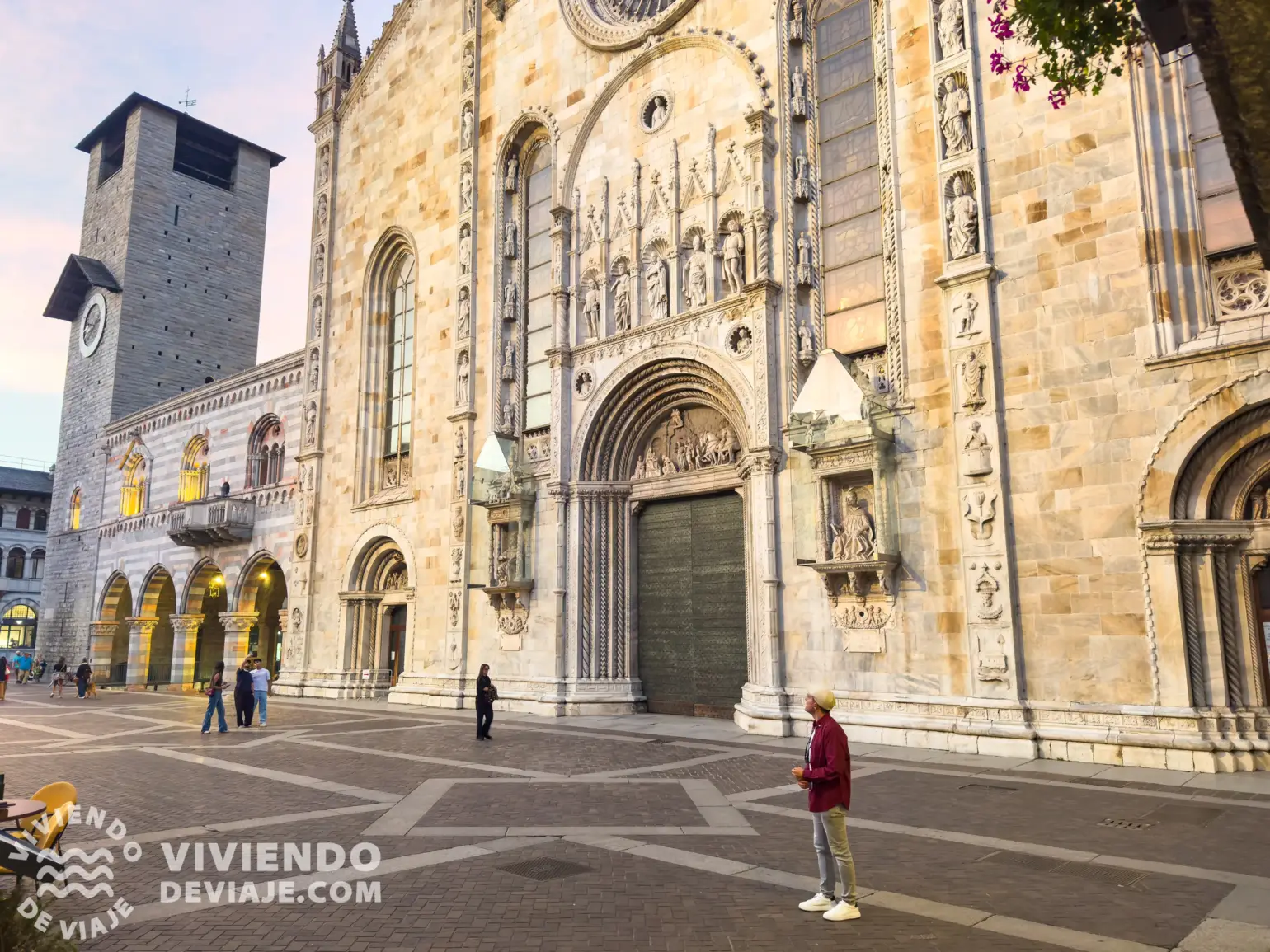 Catedral de Como y el palacio Broletto