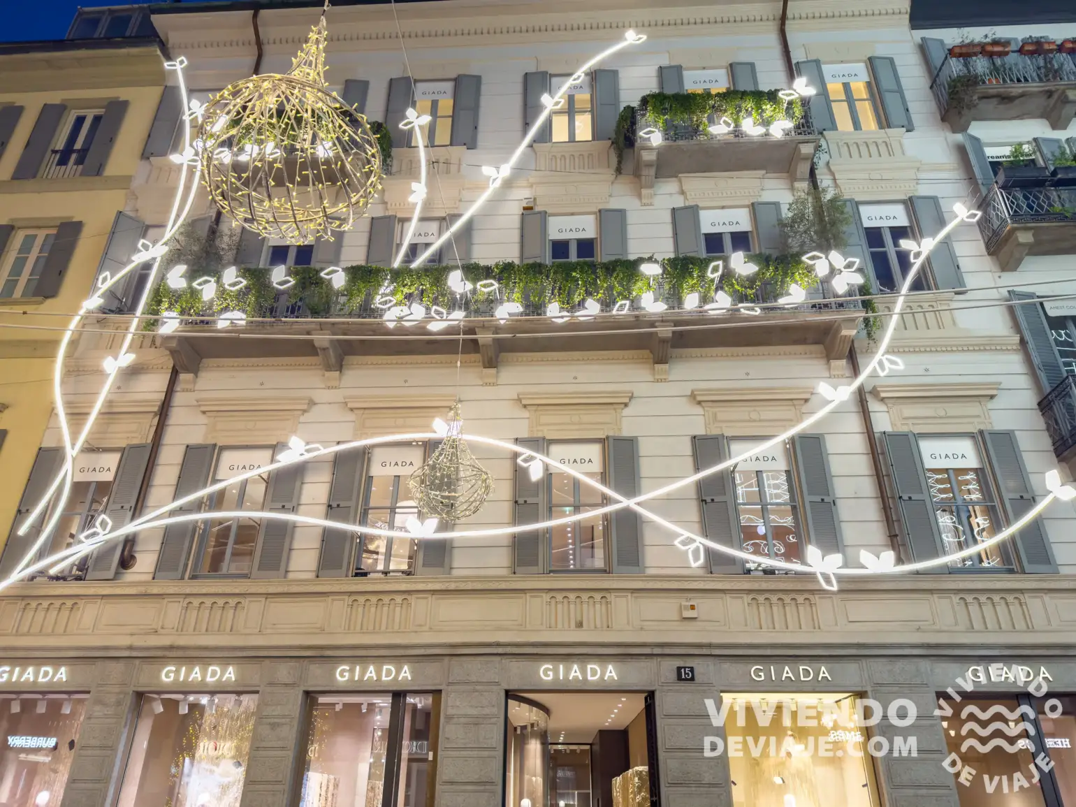 Iluminaciones navideñas en el Quadrilatero della moda de Milán