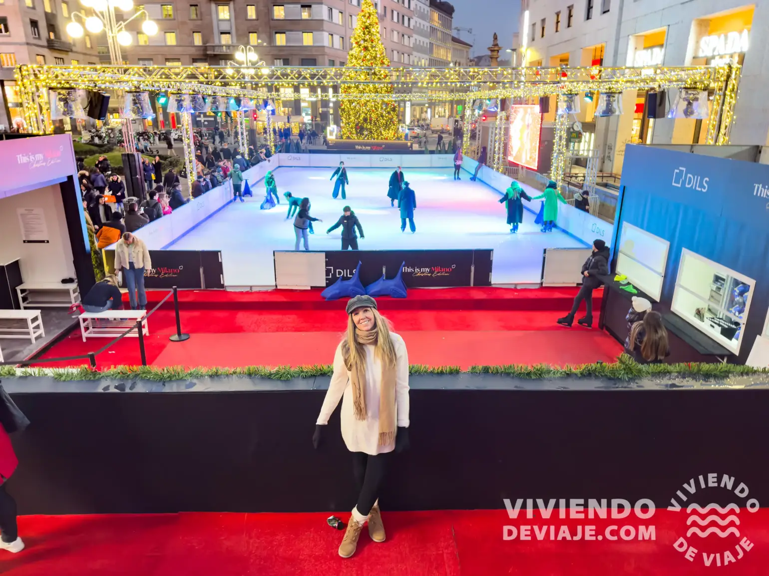 Pista de hielo en la plaza San Babila | Milán en Navidad