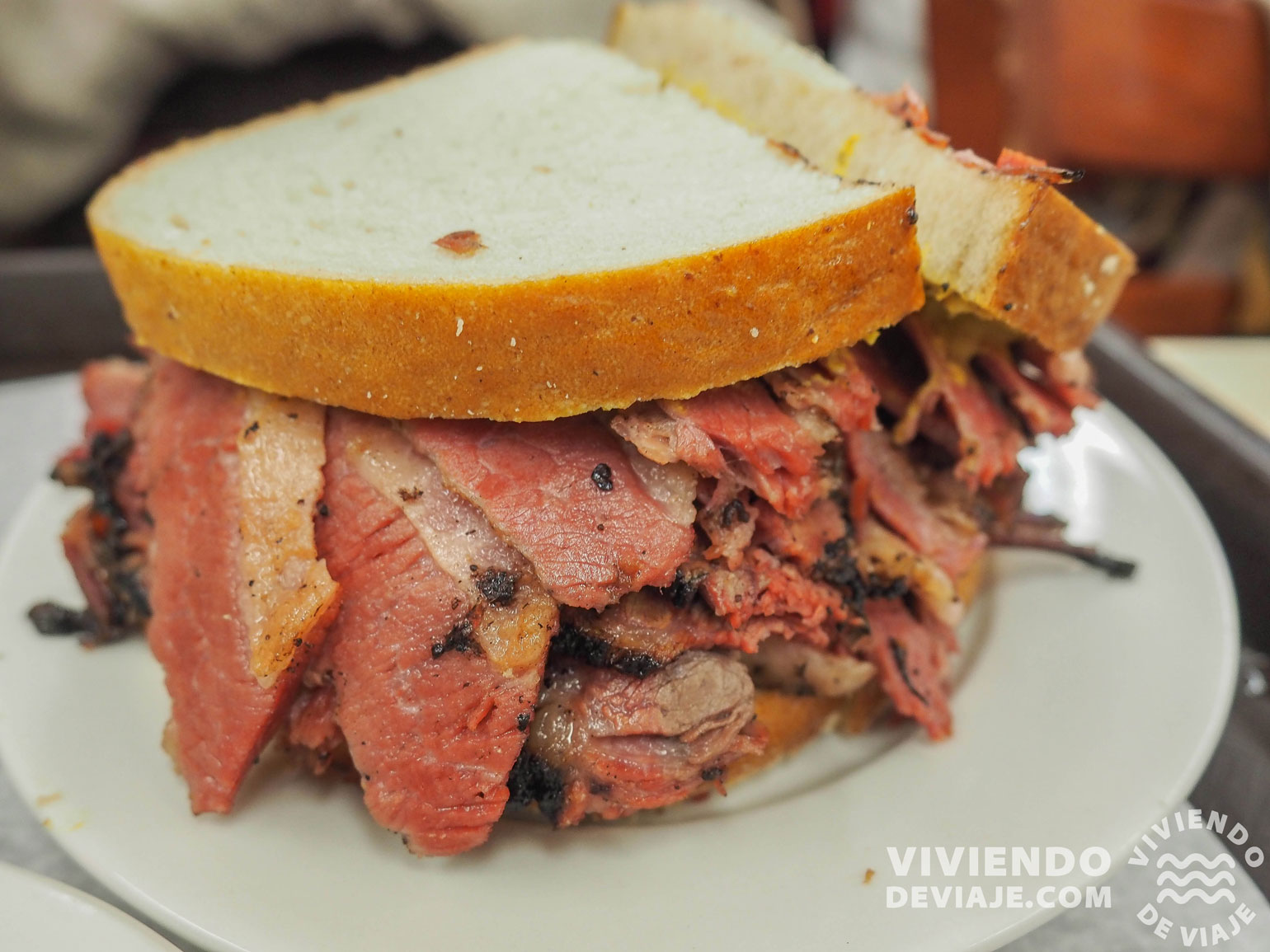 Bocata de pastrami en Katz's Delicatessen, Nueva York