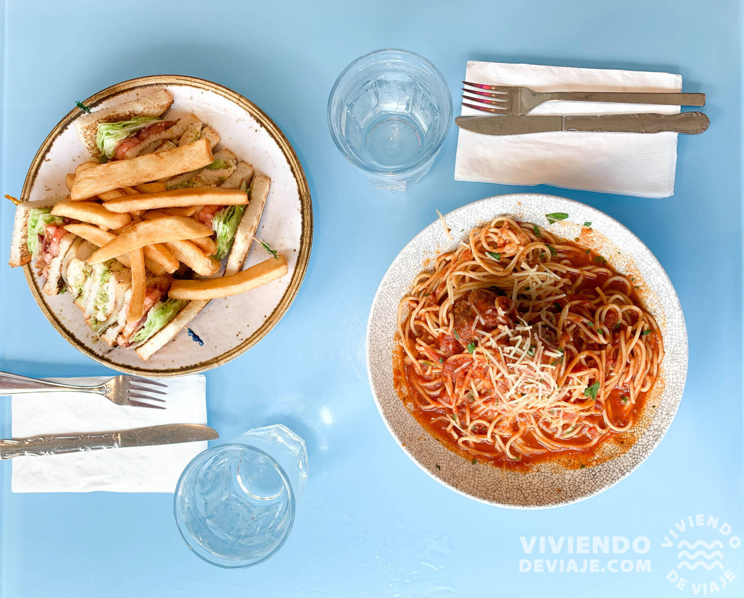 Comer en Tick Tock Diner, Nueva York